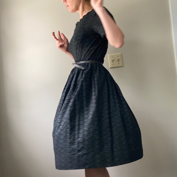 “Quaker Lady” black eyelet 1950s dress w/ scalloped boat neck full skirt - Picture 5 of 10